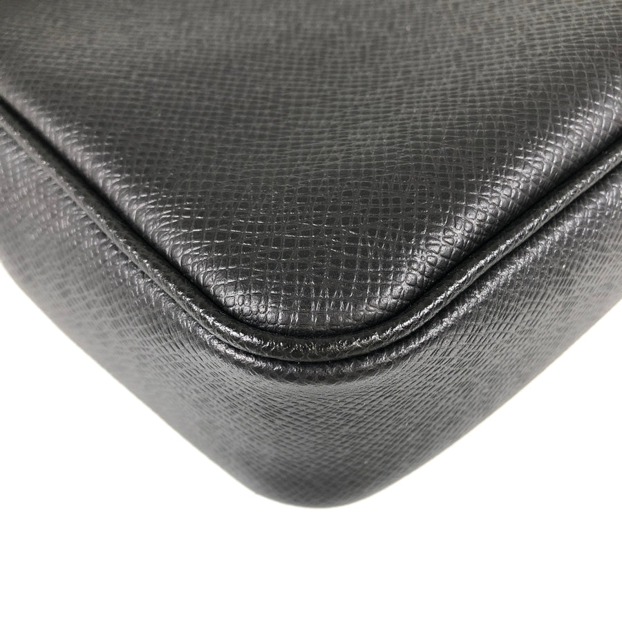 LOUIS VUITTON Taiga Pochette Kasai M30441 Second bag – kingram-japan