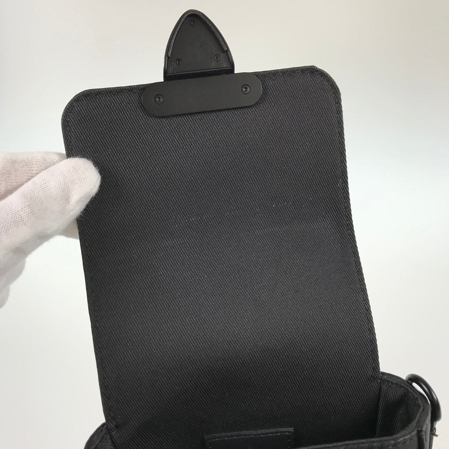 LOUIS VUITTON Taurillon Leather S Lock Vertical Wearable Wallet