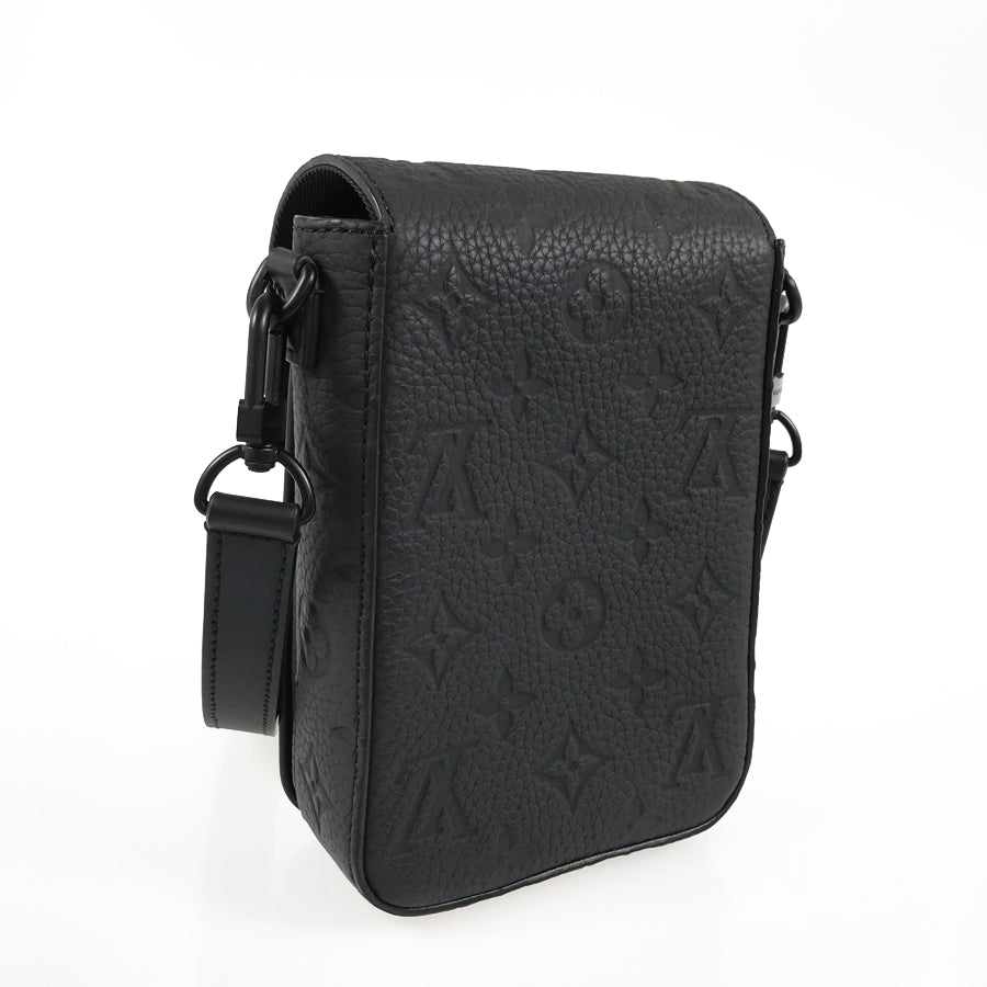 Louis Vuitton ブラックショルダーバッグ　M81524 LOUIS VUITTON Taurillon Leather S Lock Vertical Wearable Wallet