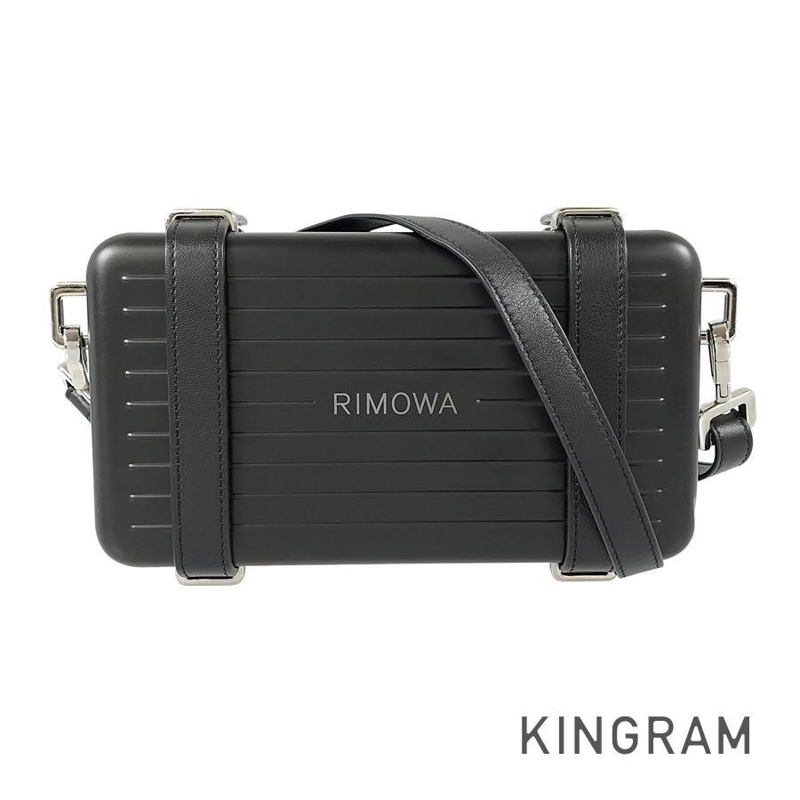 DIOR RIMOWA ブラックショルダーバッグ 普段使いしたくなるディオールとリモワのコラボバッグ！ | FORZA STYLE