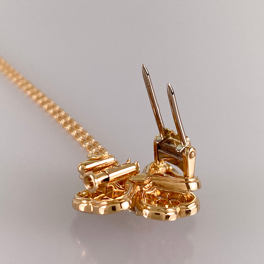 Van Cleef & Arpels Cosmos Clip Pendant Medium Model VCARO5BV00