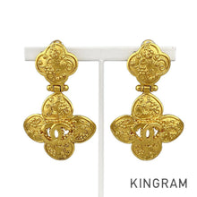 Load image into Gallery viewer, CHANEL Vintage COCO Mark flower motif Earring
