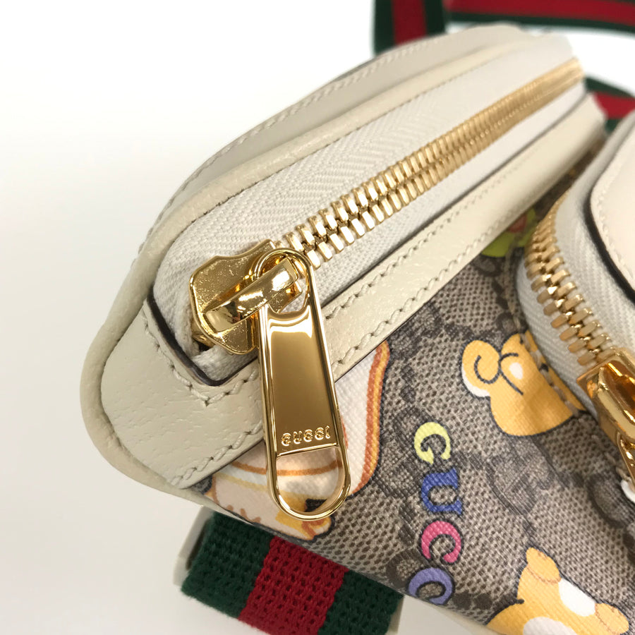 GUCCI ポケットスクエア アンジェラ・グエンデザイン GG アニマルプリント GUCCI Angela Nguyen Pikarar GG Supreme Animal Print Belt Bag Waist